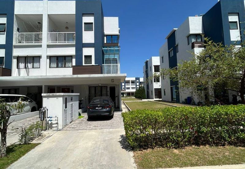 Ayden Townhouse Warisan Puteri