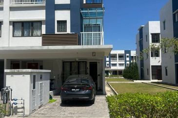 Ayden Townhouse Warisan Puteri
