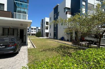 Ayden Townhouse Warisan Puteri