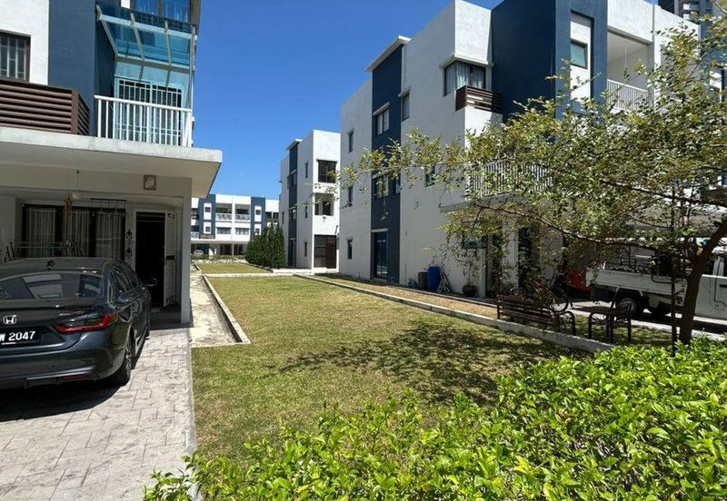 Ayden Townhouse Warisan Puteri