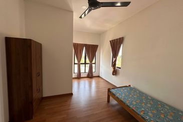 Ayden Townhouse Warisan Puteri