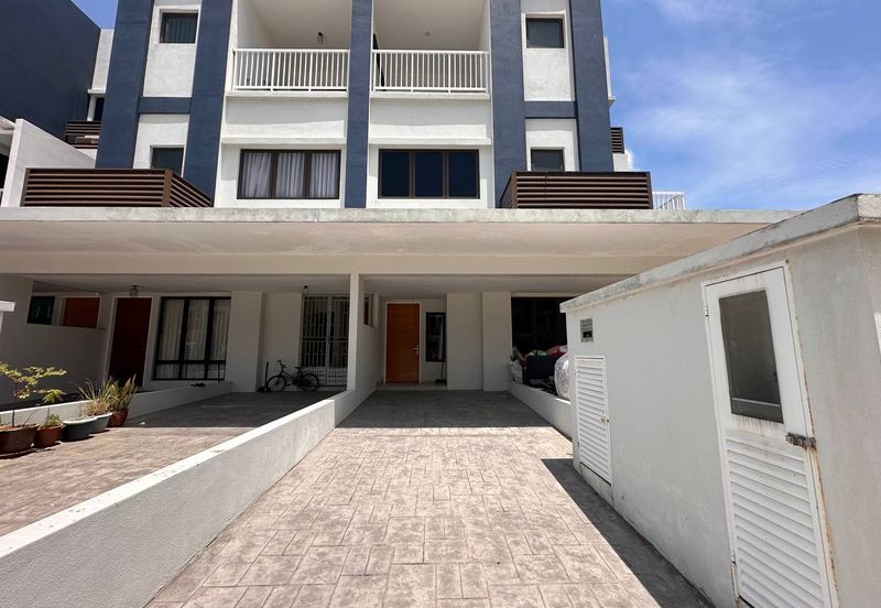 Ayden Townhouse Warisan Puteri