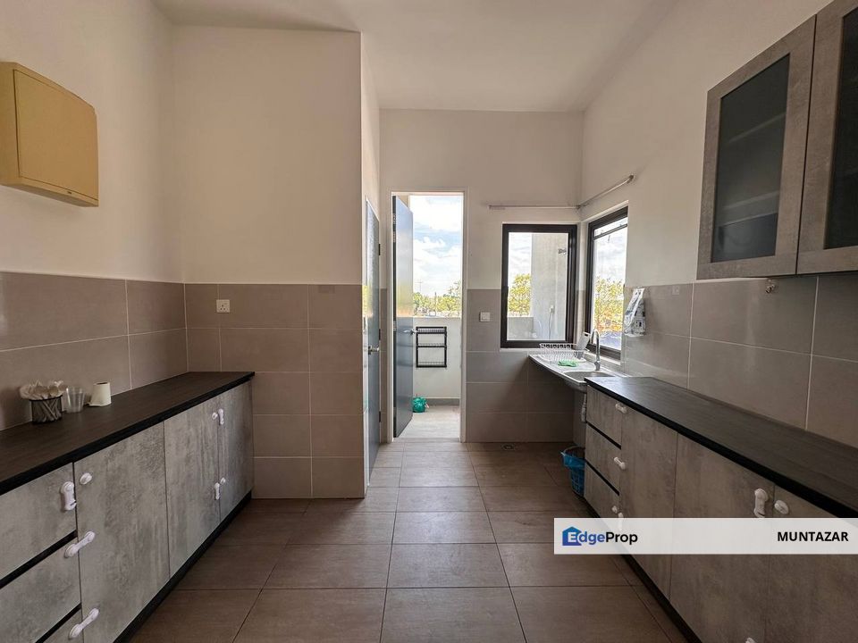 Corner Ayden Townhouse Warisan Puter, Selangor, Sepang