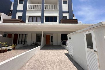 Ayden Townhouse Warisan Puteri