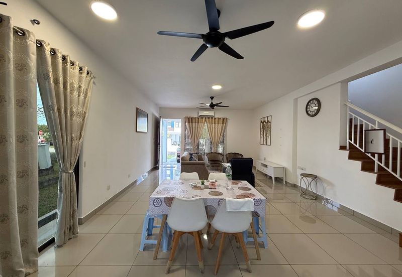 Ayden Townhouse Warisan Puteri