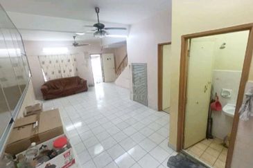 Taman Pinggiran Putra