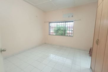 Taman Pinggiran Putra