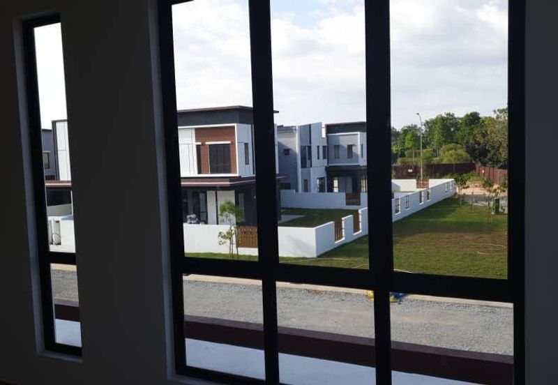 Corner Lot Semi D Double Storey Friska @ Setia Ecohill 2