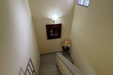 Jalan Suasana, Bandar Tun Hussein Onn