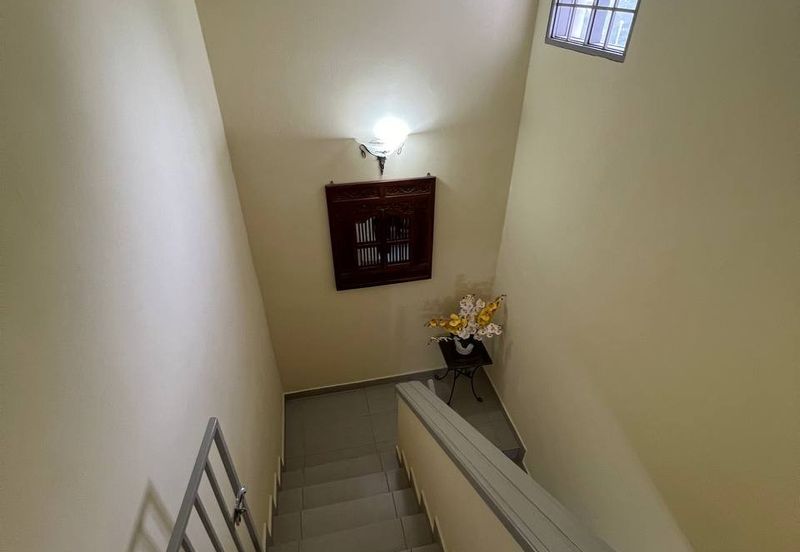 Jalan Suasana, Bandar Tun Hussein Onn