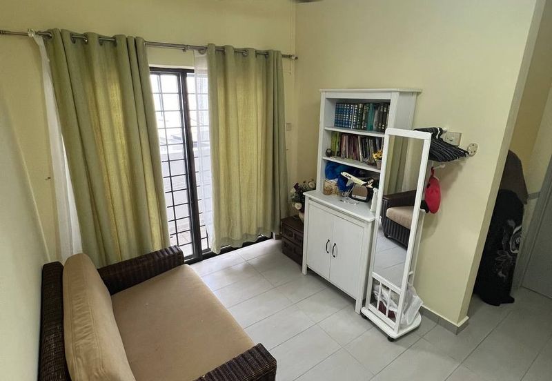 Jalan Suasana, Bandar Tun Hussein Onn