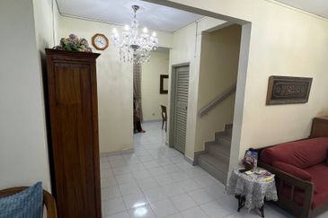 Jalan Suasana, Bandar Tun Hussein Onn