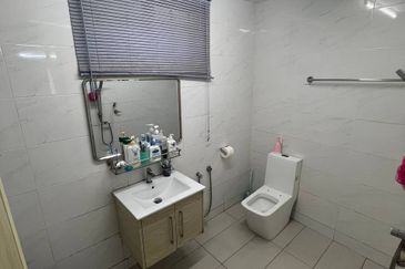 Jalan Suasana, Bandar Tun Hussein Onn