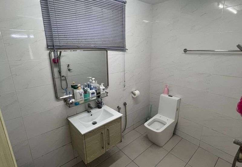 Jalan Suasana, Bandar Tun Hussein Onn