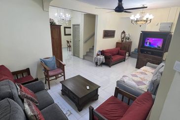 Jalan Suasana, Bandar Tun Hussein Onn