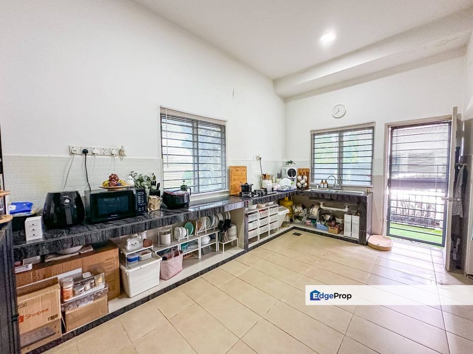 💥Renovated & Partly FURNISHED | Non Bumi Lot💥 ENDLOT 2 Storey Terrace SP3 Bandar Saujana Putra, Selangor, Jenjarom