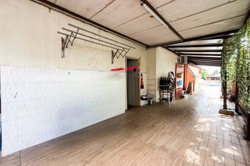 Taman Pinggiran Putra