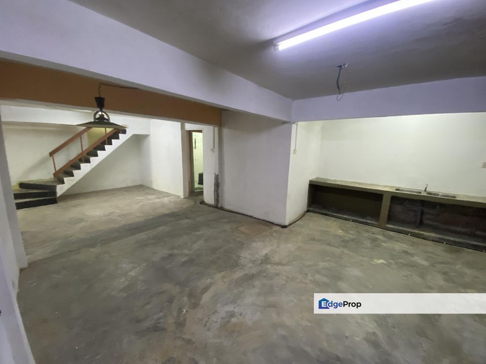 FACING OPEN & PLAYGROUND‼️ RENOVATED & EXTENDED with Appproval‼️  2 Storey Semi-D Cluster SEKSYEN 17 SHAH ALAM, Selangor, Shah Alam