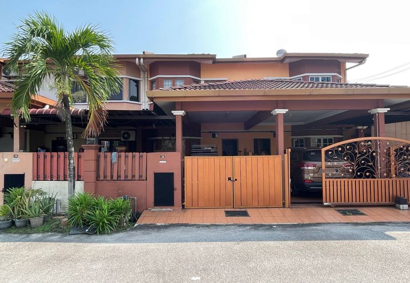 Jalan Sopan, Johan Setia