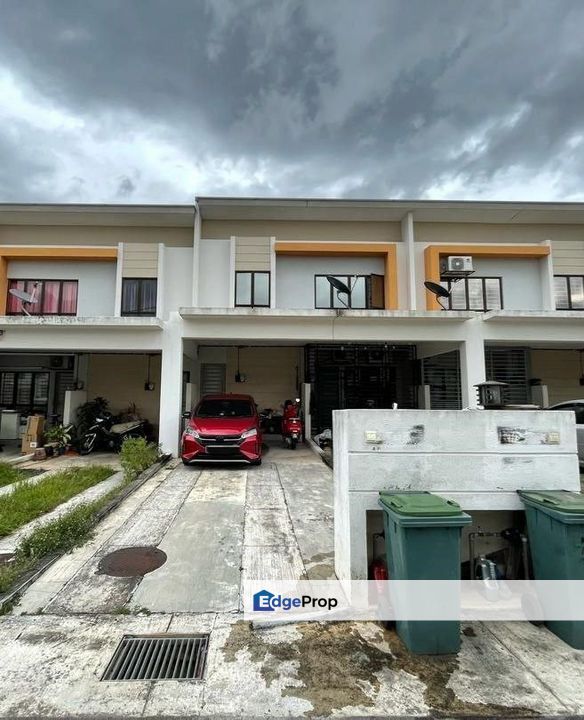 TERMURAHH‼️ Upper Floor Townhouse, Villa Kesuma Semenyih , Selangor, Semenyih