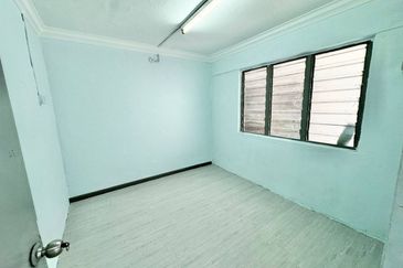 Kondo Rakyat (Desa Pantai Flat)