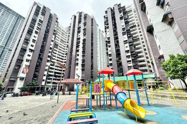 Kondo Rakyat (Desa Pantai Flat)