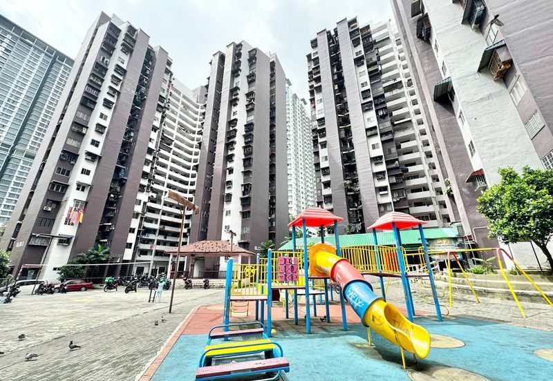 Kondo Rakyat (Desa Pantai Flat)