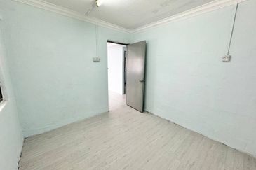 Kondo Rakyat (Desa Pantai Flat)