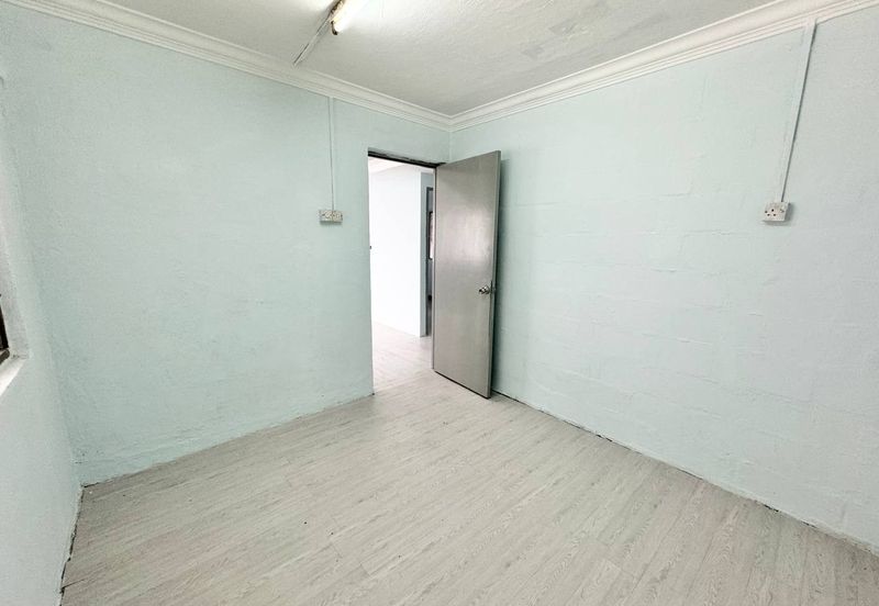 Kondo Rakyat (Desa Pantai Flat)