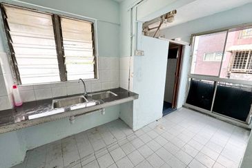 Kondo Rakyat (Desa Pantai Flat)