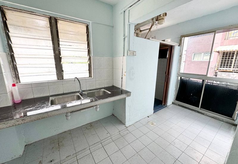 Kondo Rakyat (Desa Pantai Flat)