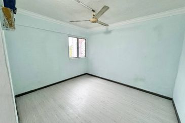 Kondo Rakyat (Desa Pantai Flat)