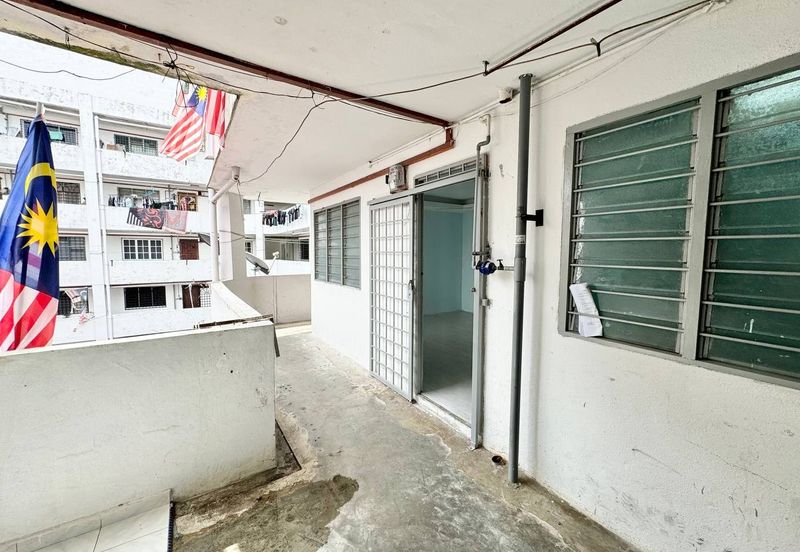 Kondo Rakyat (Desa Pantai Flat)