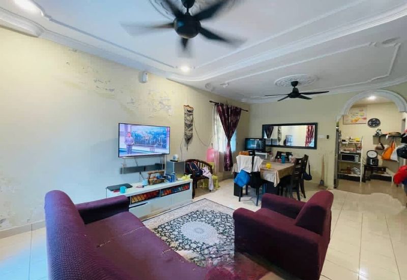 Bandar Enstek (Timur)