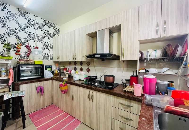 Bandar Enstek (Timur)