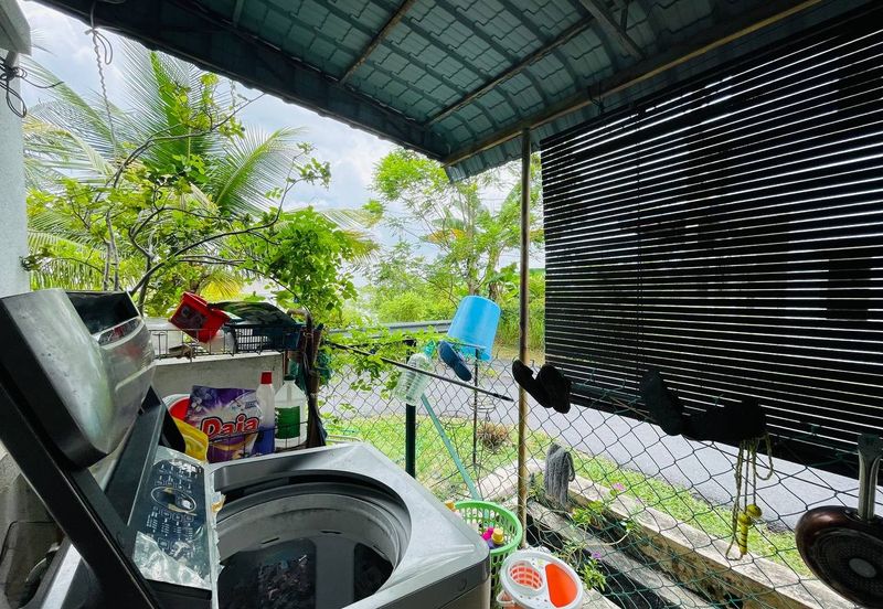 Bandar Enstek (Timur)