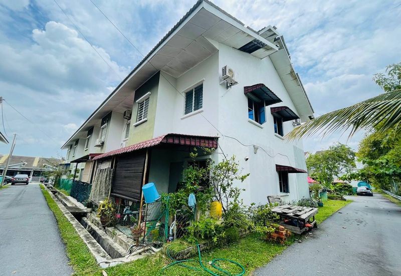 Bandar Enstek (Timur)