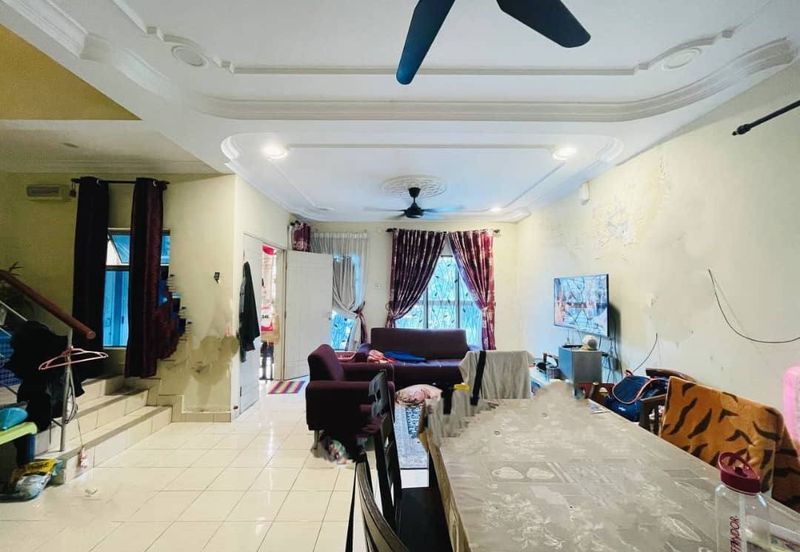 Bandar Enstek (Timur)