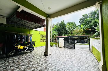 Taman Seroja, Bandar Baru Salak Tinggi
