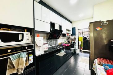 Taman Seroja, Bandar Baru Salak Tinggi