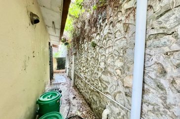 Taman Seroja, Bandar Baru Salak Tinggi