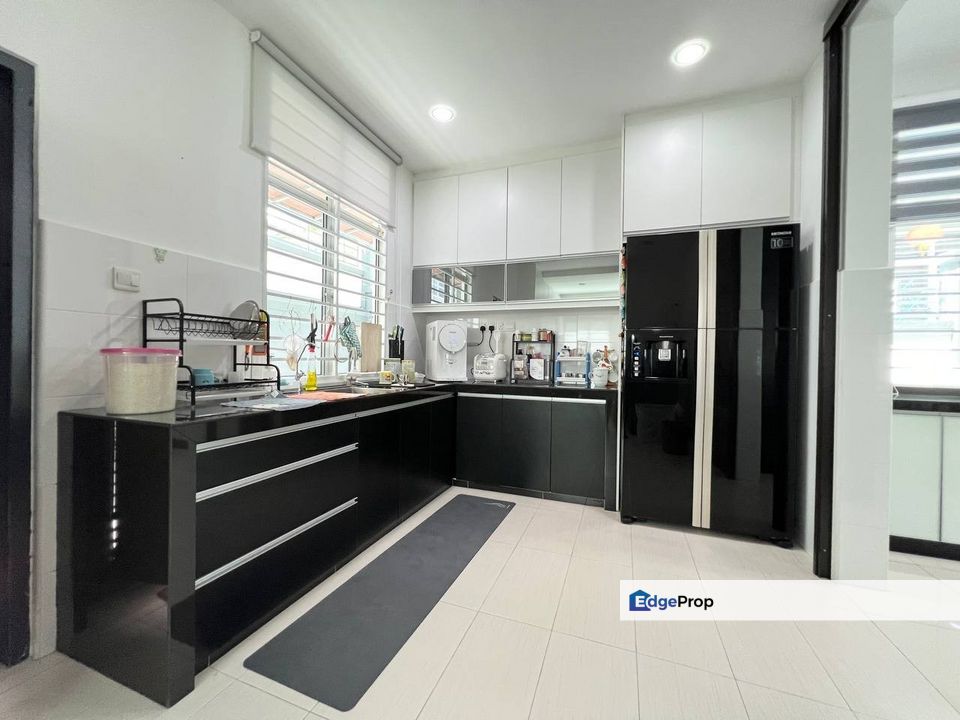 RENOVATED 2.5 Storey SEMI DETACHED HOUSE, SAUJANA VILLA ,KAJANG, Selangor, Kajang