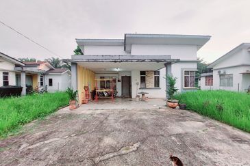 Jalan Teluk Panglima Garang 28/1