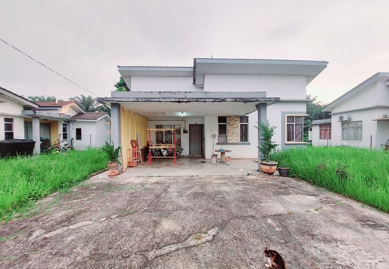 Jalan Teluk Panglima Garang 28/1