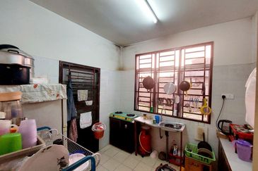 Jalan Teluk Panglima Garang 28/1