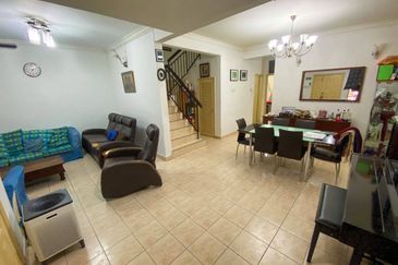 [RENOVATED & PARTLY FURNISHED] 2 STOREY TERRACE, 