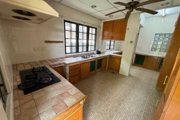 [RENOVATED | NON-BUMILOT] 2 STY CORNER LOT, BANDAR SUNGAI LOMG