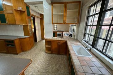 [RENOVATED | NON-BUMILOT] 2 STY CORNER LOT, BANDAR SUNGAI LOMG