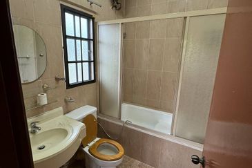 [RENOVATED | NON-BUMILOT] 2 STY CORNER LOT, BANDAR SUNGAI LOMG