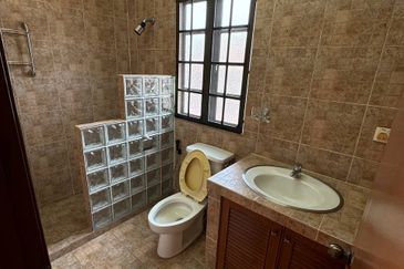 [RENOVATED | NON-BUMILOT] 2 STY CORNER LOT, BANDAR SUNGAI LOMG